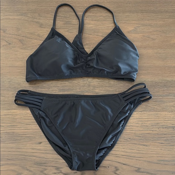 Bikini Set - Picture 1 of 2